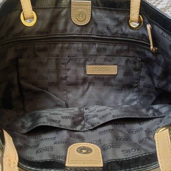 Michael Kors Black Shiny Leather Purse - Picture 5 of 9